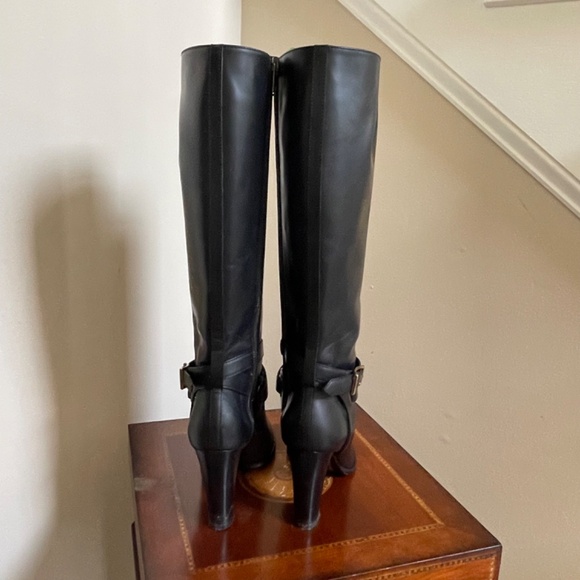 Luxury Designer Burberry Tall Black Zip -up Leather Boots - Picture 14 of 16